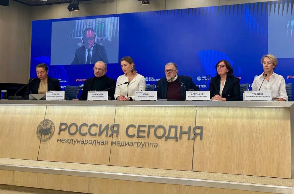 21 октября в МИА «Россия сегодня» состоялась пресс-конференция, посвященная проведению Всероссийской детской культурно-просветительской акции «Я — россиянин». Организатором мероприятия выступил Фонд поддержки образования «Ноосфера».